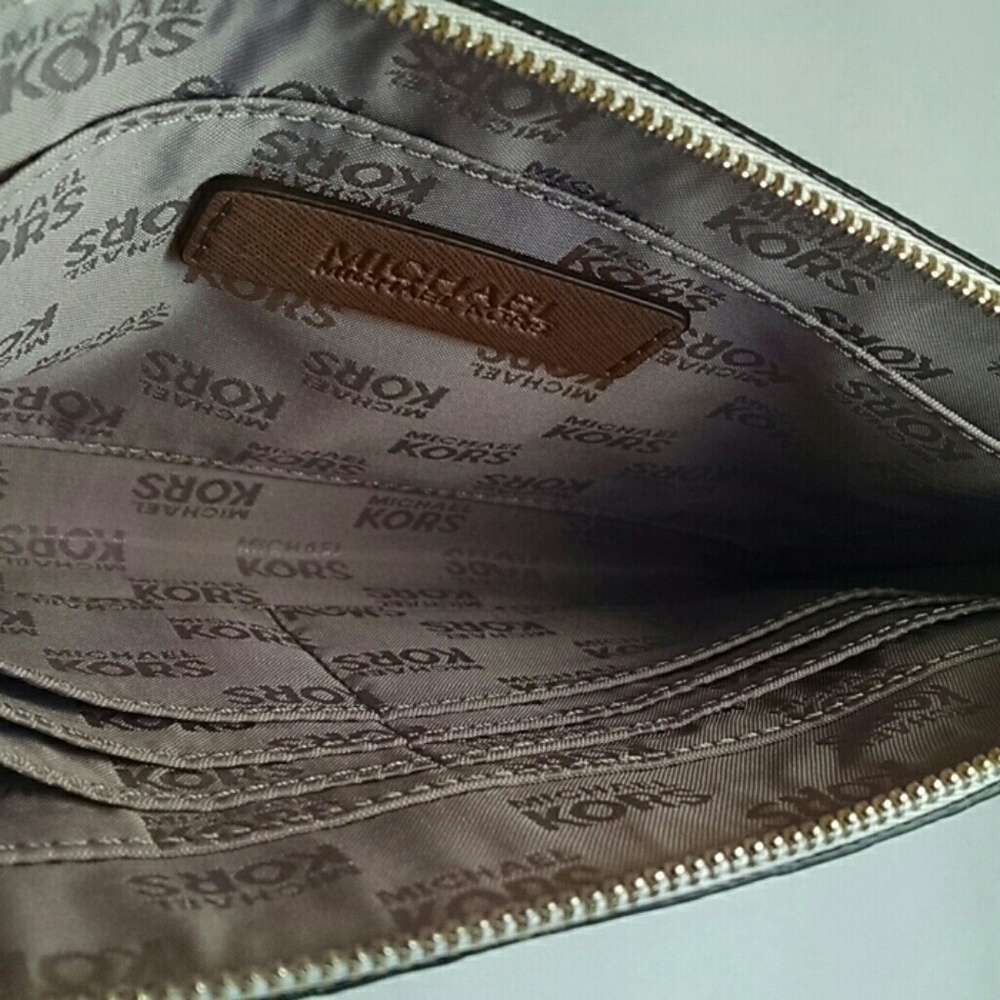 Michael Kors Large Zip Clutch - Picture 5 of 7